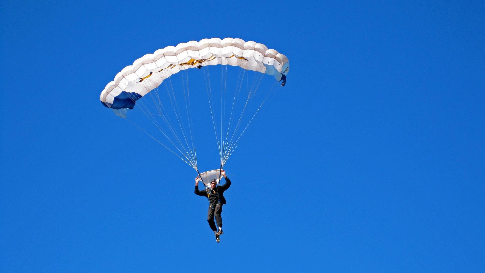 爱游戏官网-“法甲比赛精彩纷呈，豪门争夺激烈升温”，法甲 经典比赛