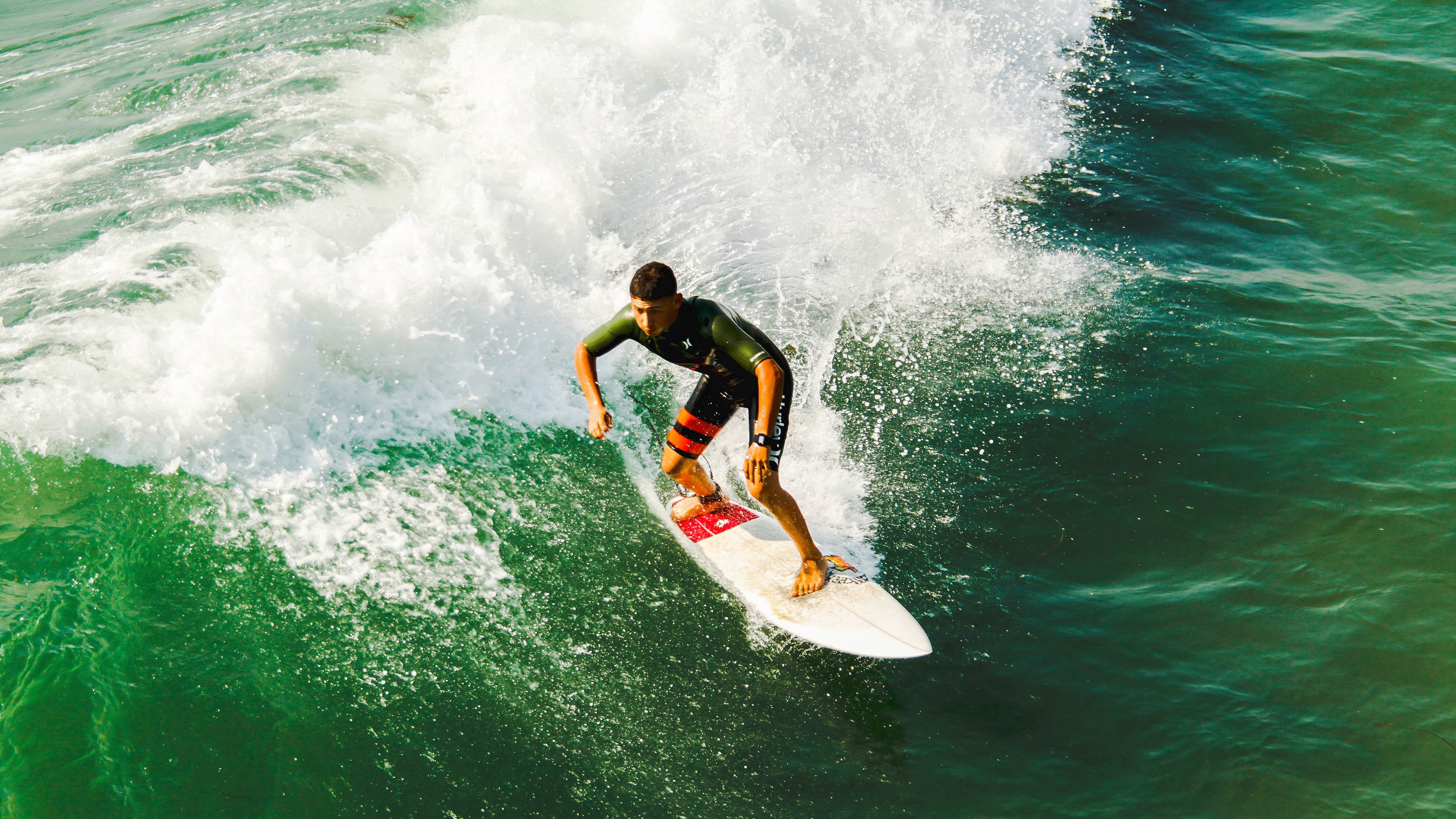 爱游戏电脑版官网-国内足球产业链“人才+设备+场馆”融合发展格局形成，足球产业主要经营内容