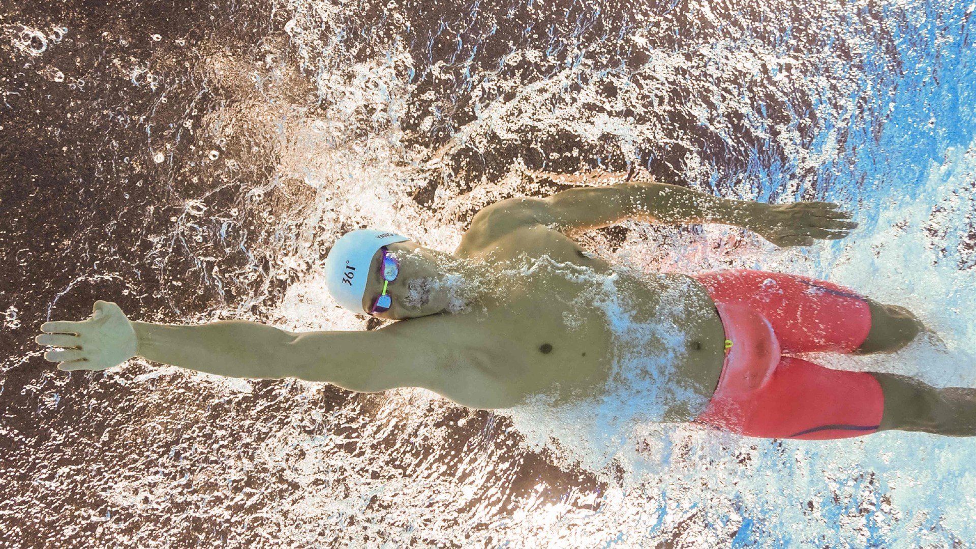 爱游戏-运动员的日常训练秘籍：打造“铁人”身体素质，超级实战铁人训练教程